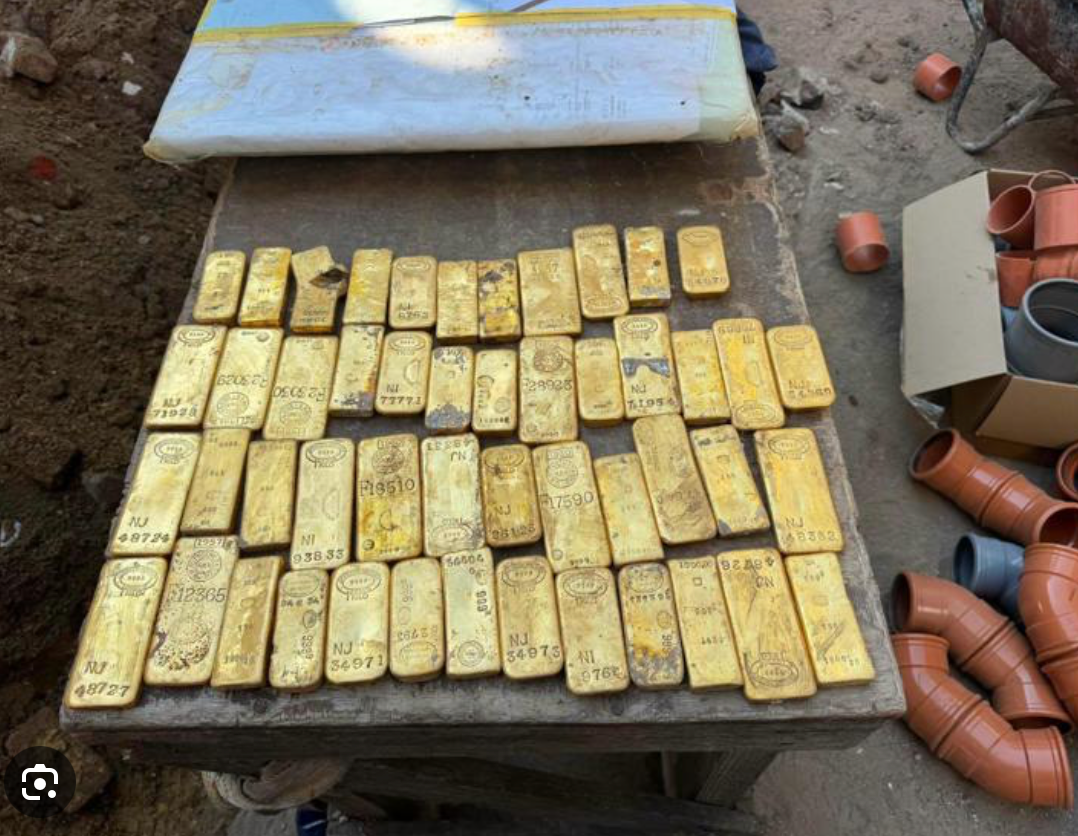 Operaio abbatte un muro e trova 9milioni in lingotti d’oro