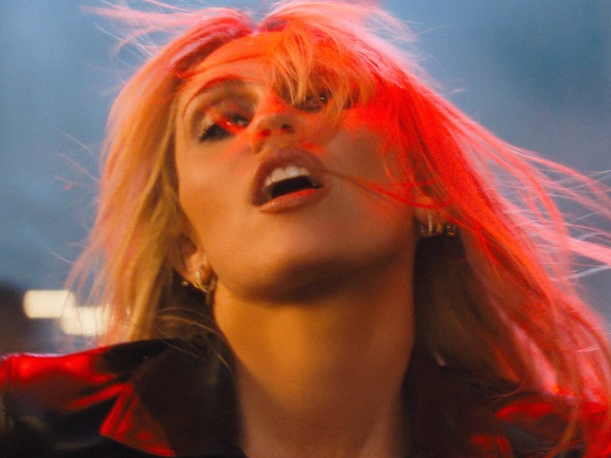 Miley, è uscita “Bass Persuades”: testo, traduzione e significato