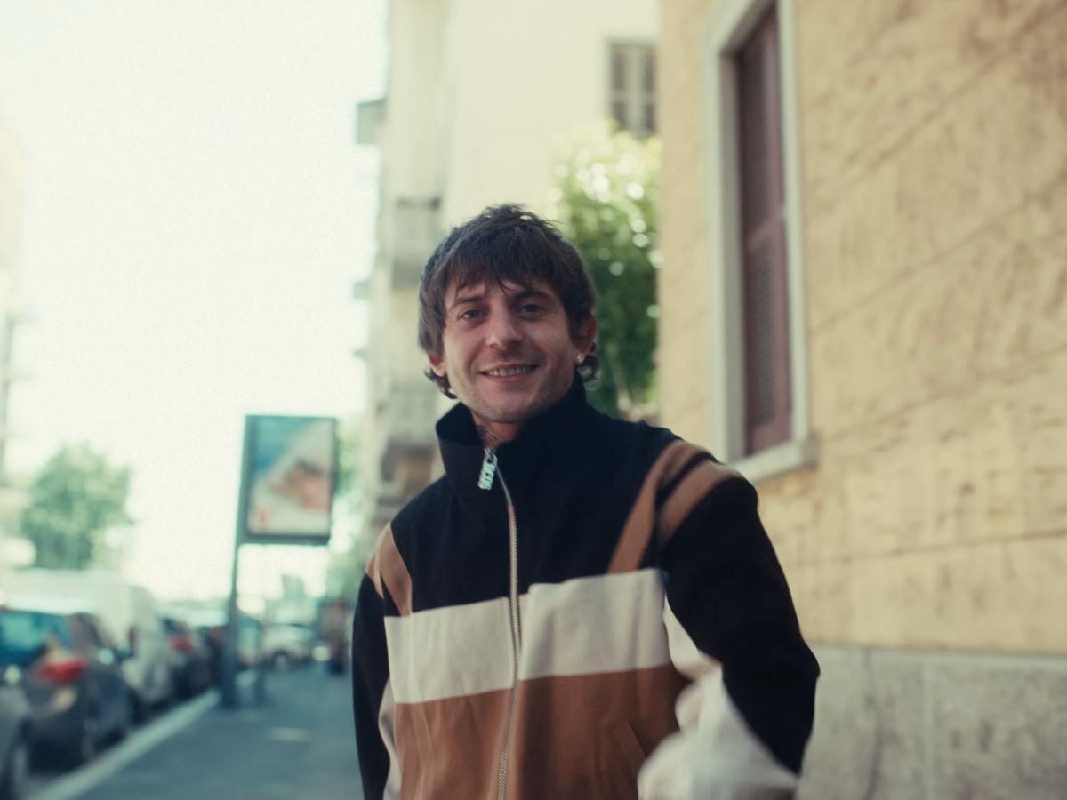 Rkomi annuncia il nuovo EP "A Milano" per i 10 anni di carriera