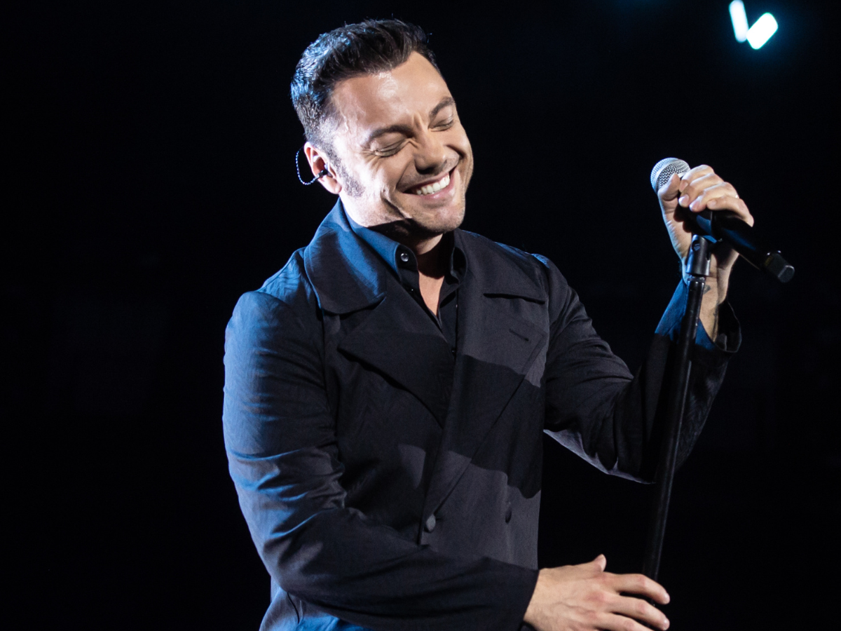 Tiziano Ferro si commuove leggendo una lettera alle nozze del fratello