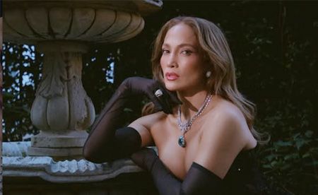 Jennifer Lopez illumina Milano