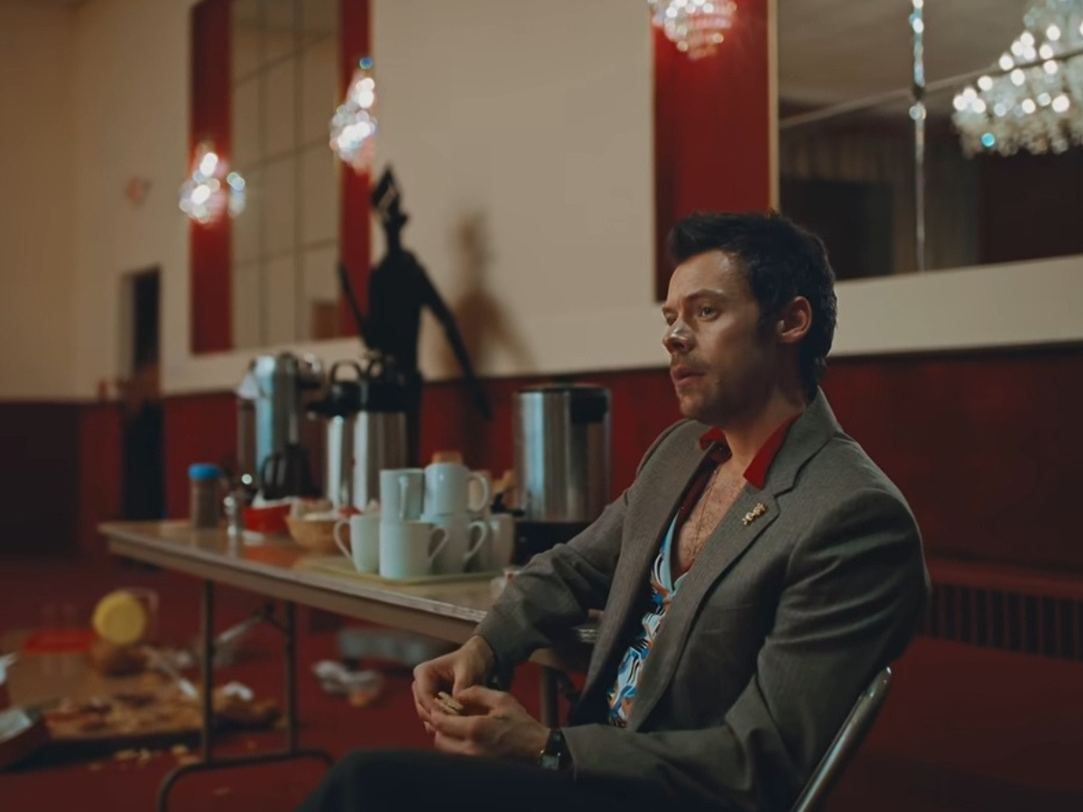 Harry Styles, “Coming Up Roses”: il nuovo video e le teorie dei fan