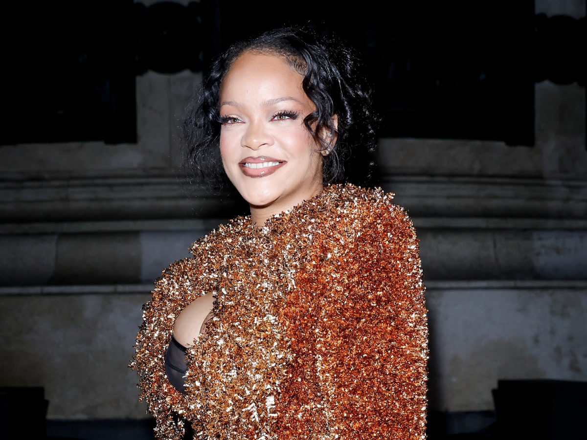 “Almeno 170 canzoni”: Rihanna fa sognare i fan con i suoi inediti