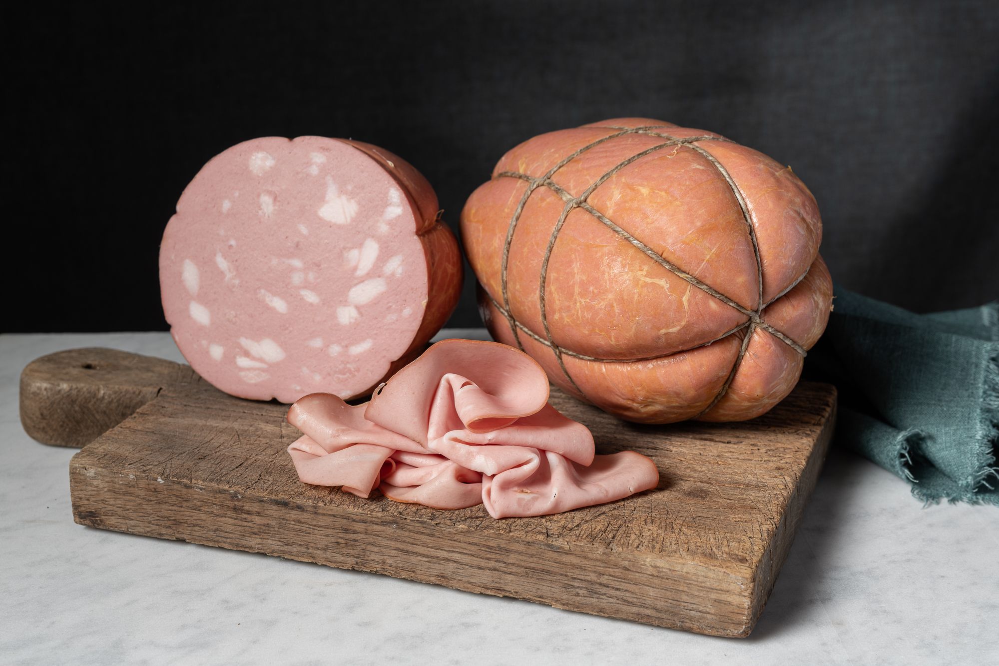 Mortadella Bologna IGP: la Regina Rosa dei Salumi compie 365 anni!