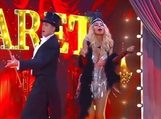 Valeria Marini e il "suo" inglese maccheronico: l’esibizione di Money è già storia del GF Vip