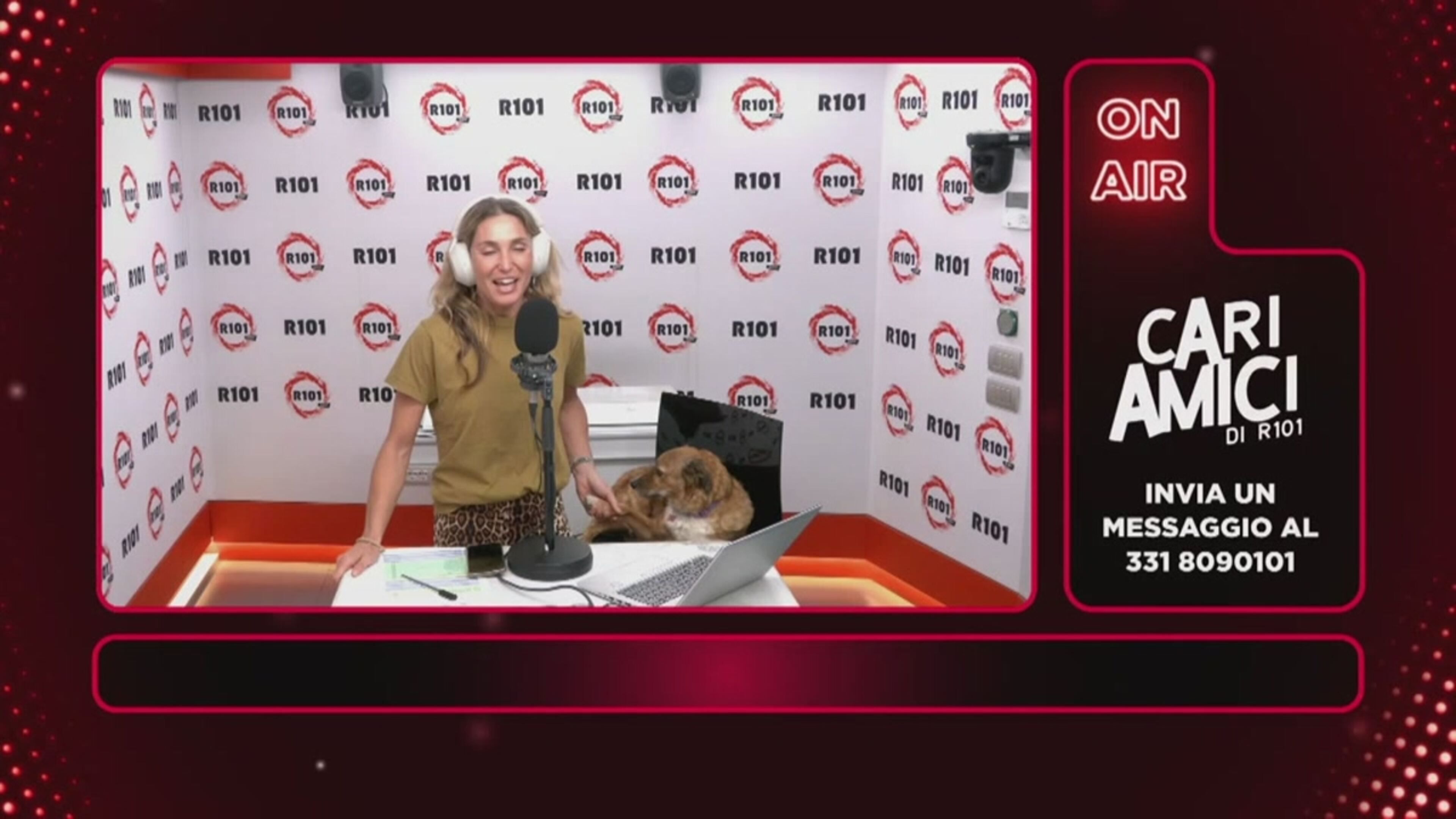 Lucilla Agosti in onda con il suo cagnolino Simba - R101