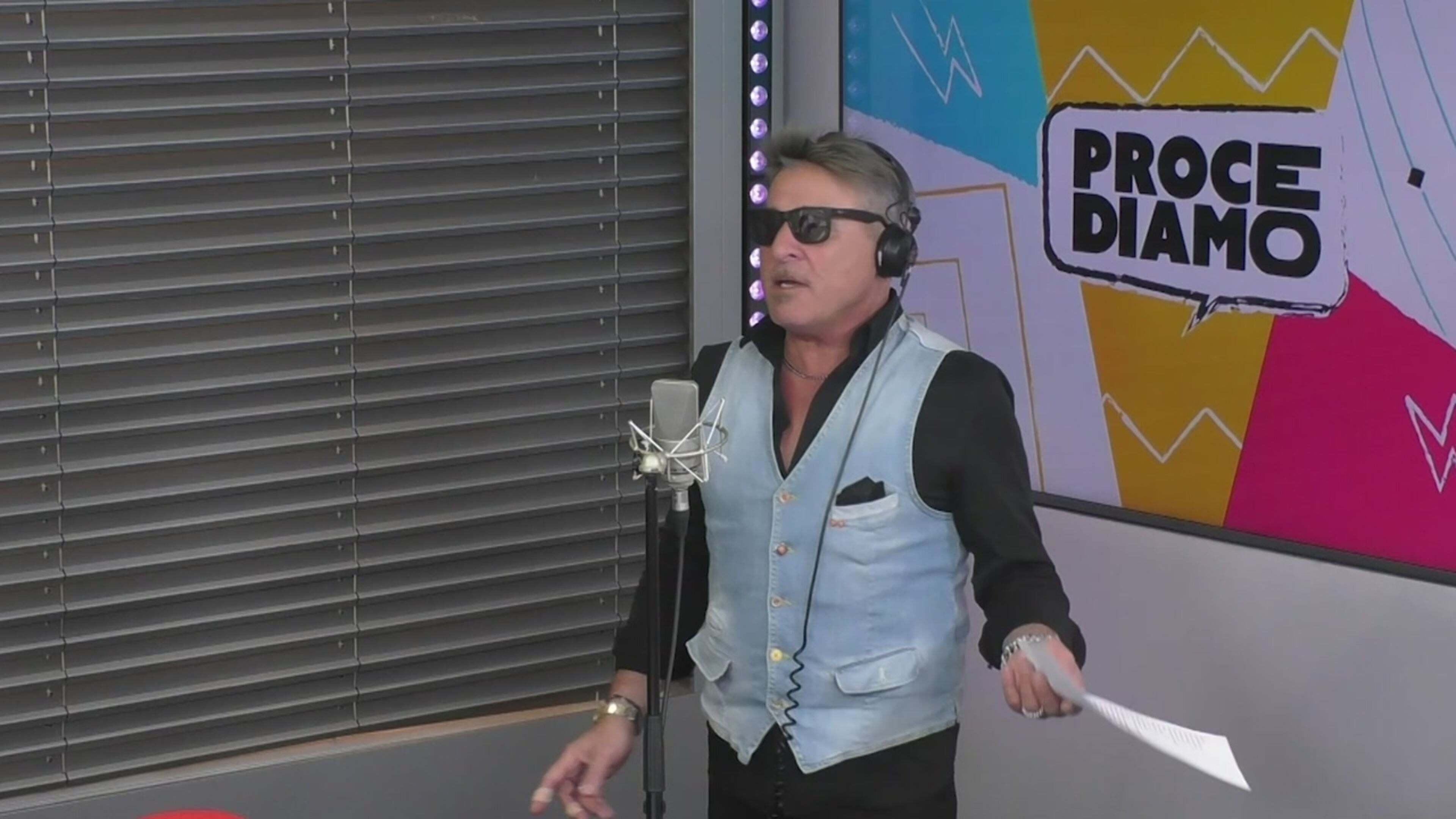 A Procediamo si canta Bella Stronza - R101