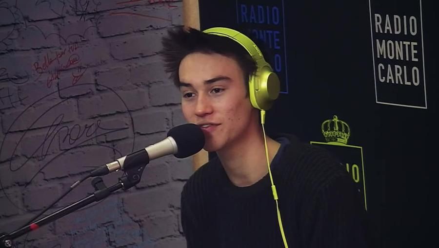 Jacob Collier suona in esclusiva per RMC: il video