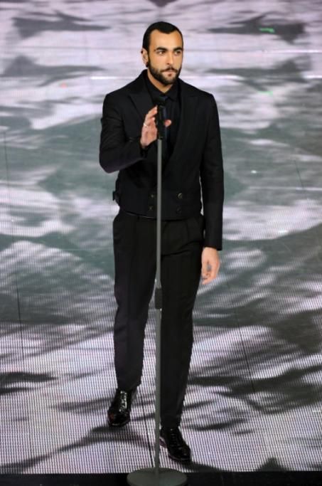 4-Marco-Mengoni-vincitore-delledizione-2013-del-Festival-torna-sul-palco-per-interpretare-Sergio-Endrigojpg--festival_di_sanremo
