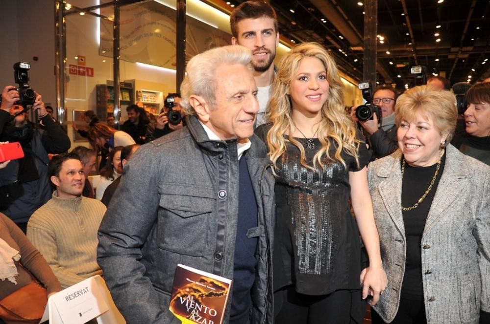 42-42812883jpg--shakira_attends_the_presentation_of_her_father_s_book