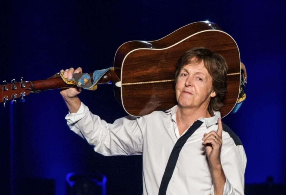 Paul McCartney guida il coro a cappella per “Wonderful Christmastime”