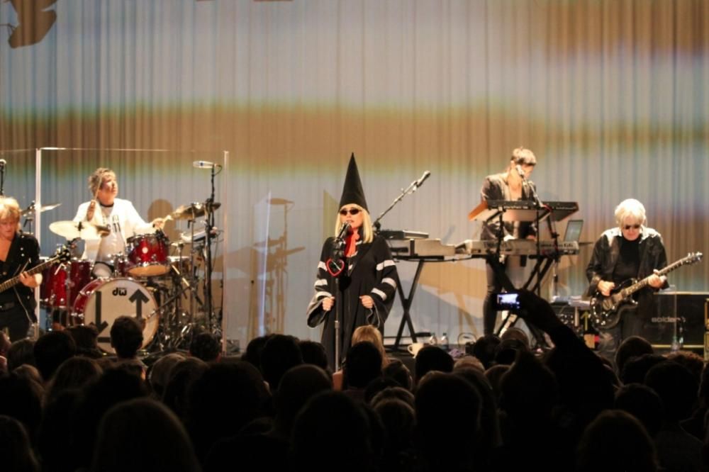 42-51977276jpg--blondie_performing_on_stage_at_the_buckhead_theatre