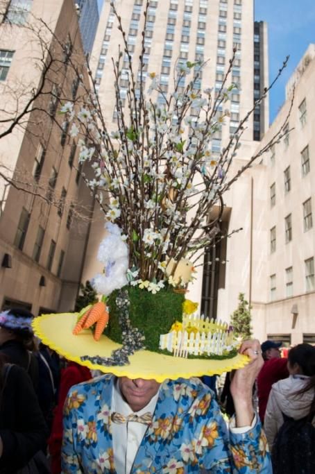42-57802346jpg--2014_easter_parade_and_easter_bonnet_festival_in_new_york_city