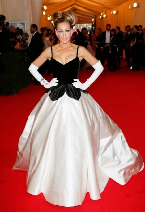 42-58215838jpg--usa___arrivals_at__charles_james__beyond_fashion__costume_institute_gala_benefit_in_new_york_city