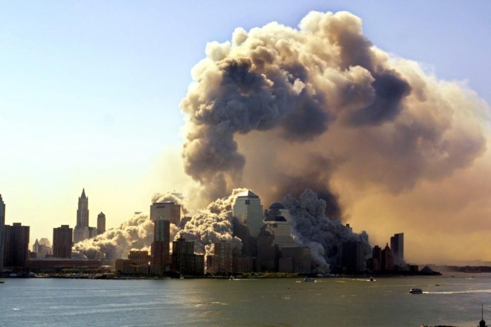 42-16677239jpg--usa___september_11___twin_towers_collapse