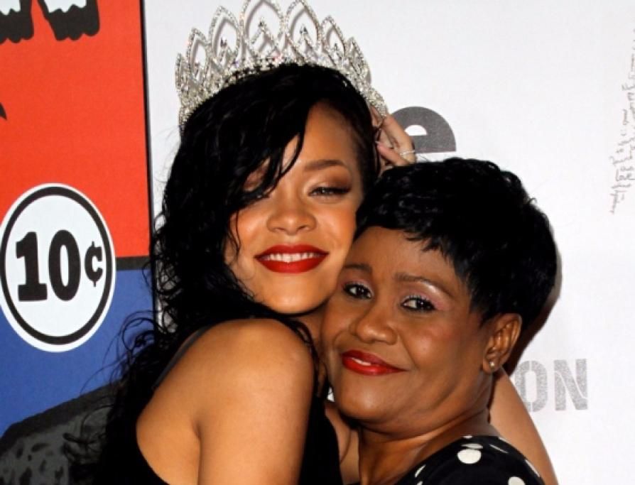 42-38336046jpg--rihanna_crowned_queen_of_west_hollywood_halloween_carnival