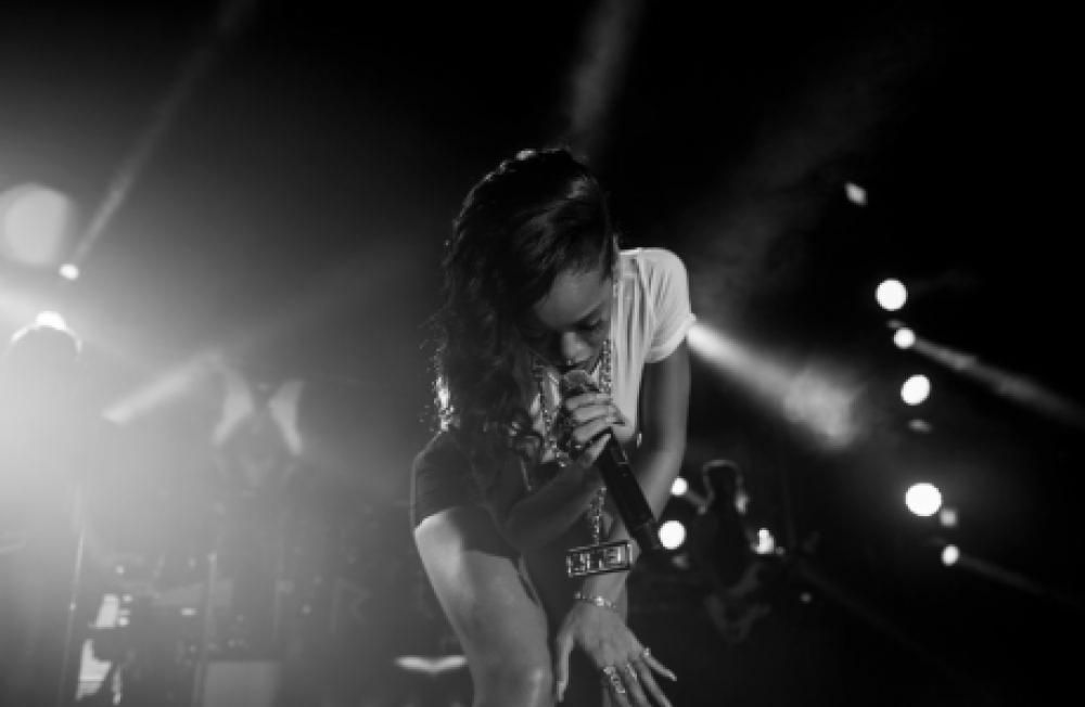 42jpg--rihanna_777_tour__stoccolma
