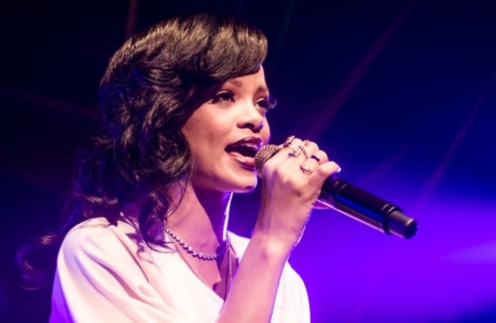 516jpe--rihanna