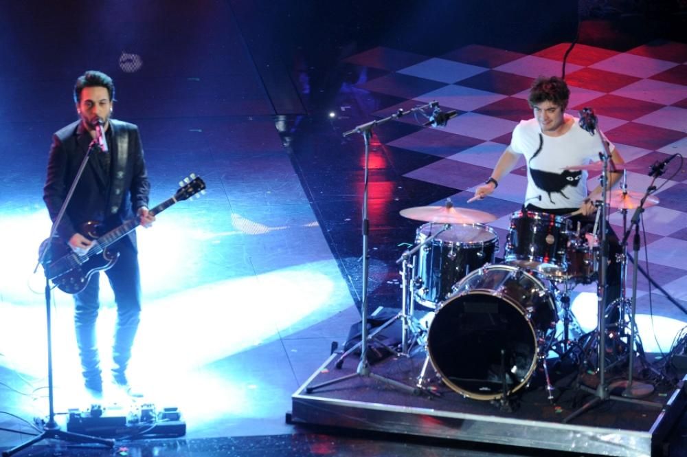 7-Francesco-Sarcina-si-misura-con-Zucchero-Ac-accompagnarlo-una-giovane-bassista-di-talento-e-un-batterista-deccezione-Riccardo-Scamarcio-3jpg--festival_di_sanremo