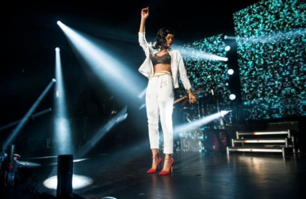 715jpe--rihanna
