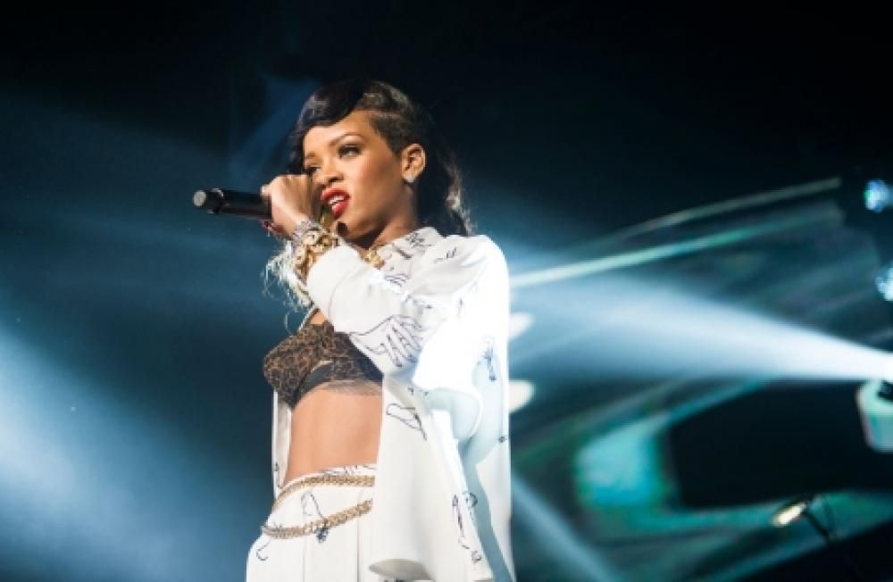 813jpe--rihanna