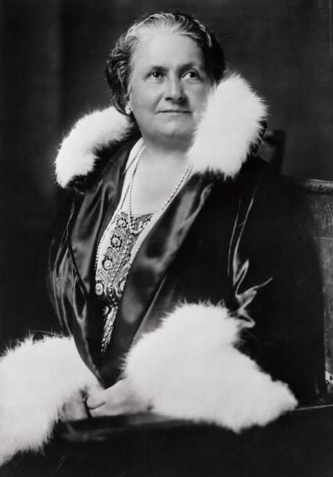 9-Maria-Montessorijpg--maria_montessori
