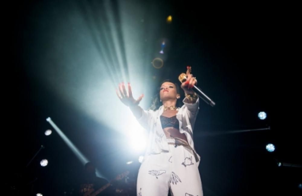 914jpe--rihanna