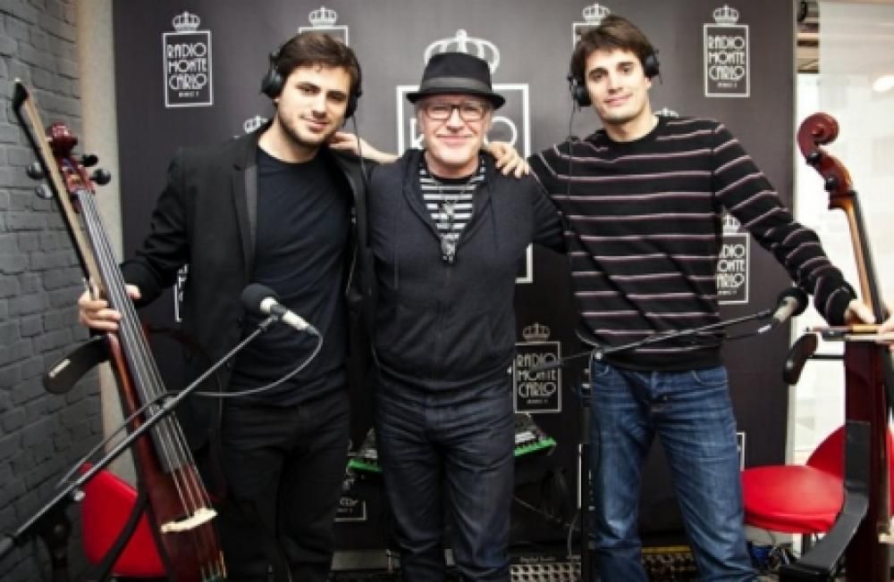 0006jpg--2cellos
