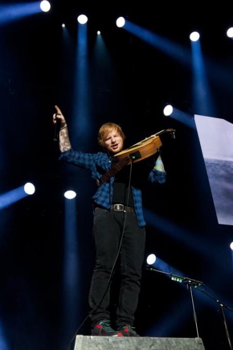 0043jpg--ed_sheeran_compra_casa_ai_genitori
