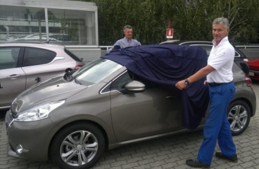 04102012042jpg--peugeot_208