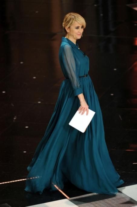 10-Luciana-Littizzetto-e-il-ballo-pericoloso-con-il-principe-azzurro-Fabio-Fazio-1jpg--festival_di_sanremo