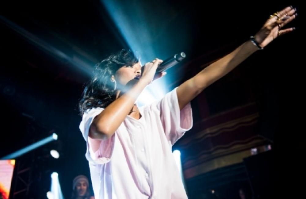 1015jpe--rihanna