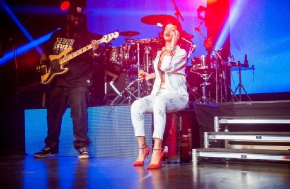 1111jpe--rihanna