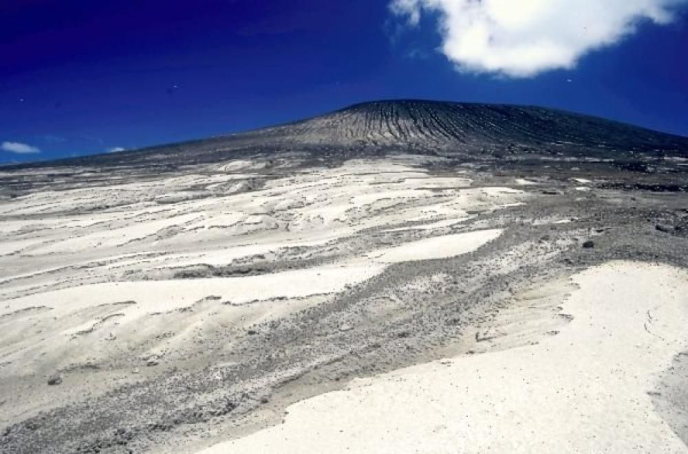 1426264474394jpg--l_isola_vulcanica_al_largo_di_tonga