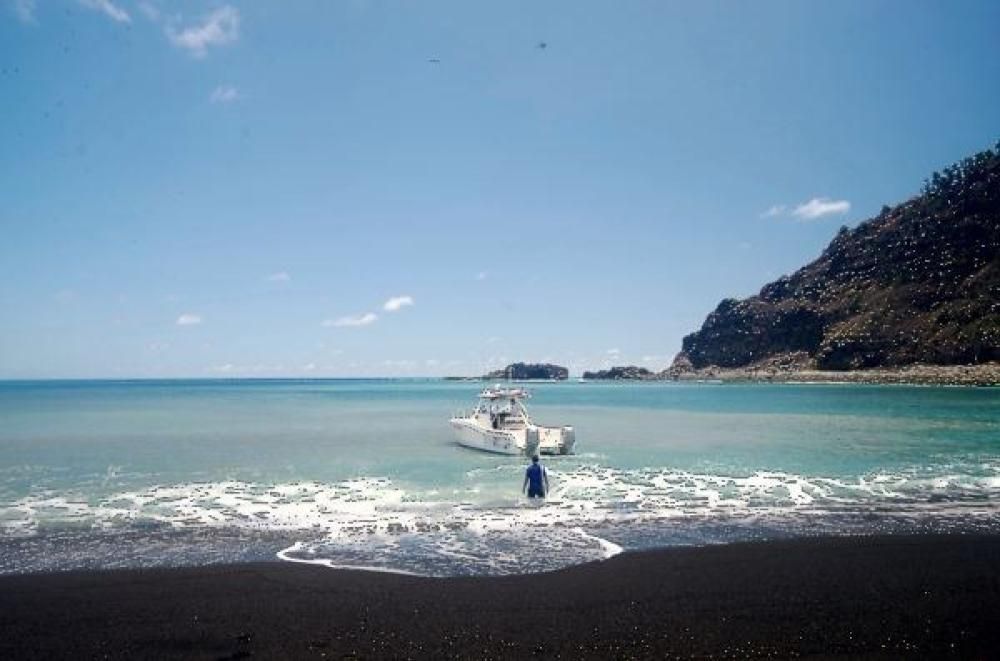 1426264476621jpg--l_isola_vulcanica_al_largo_di_tonga