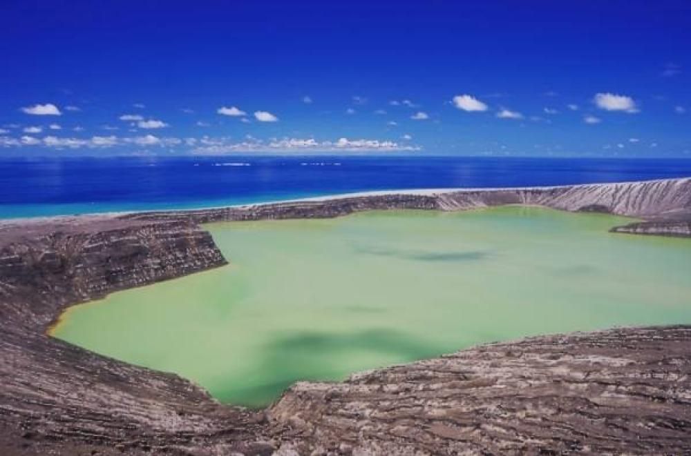 1426264478733jpg--l_isola_vulcanica_al_largo_di_tonga