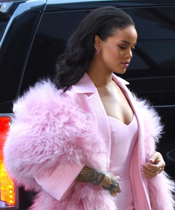 1426609416278jpg--rihanna
