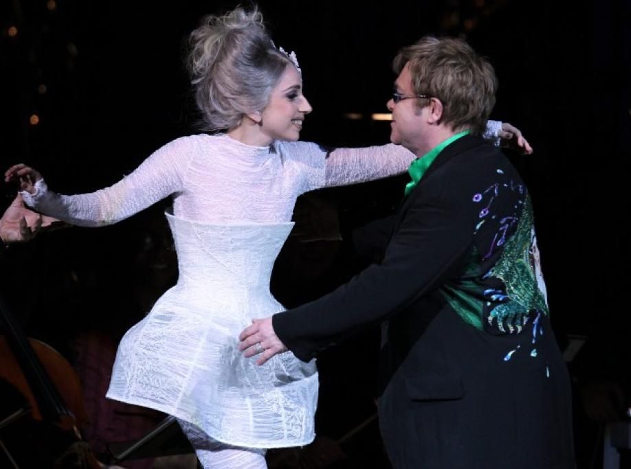 1427197057953jpg--elton_john_e_lady_gaga