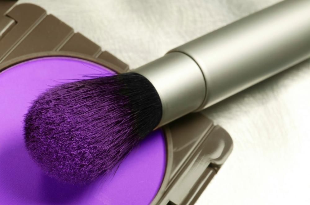 1444226980299jpg--applicare_troppo_prodotto_sui_pennelli_da_trucco