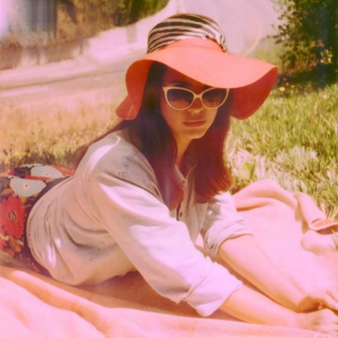 1442321603295jpg--lana_del_rey_testimonia_contro_alcune_fan__ossessionate_