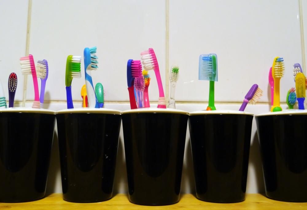 Ogni quanto bisogna cambiare spazzolini da denti, asciugamani e cuscini? Ecco finalmente la risposta!