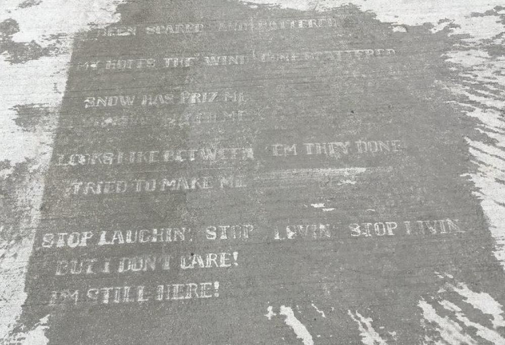 Raining Poetry. Le poesie svelate dalla pioggia, sulle strade di Boston
