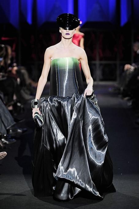 1467624608460jpg--armani_prive_spring_2011