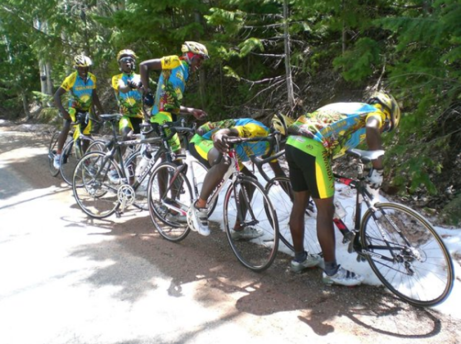 1468335922976png--il_team_originario_del_rwanda_vede_per_la_prima_volta_la_neve