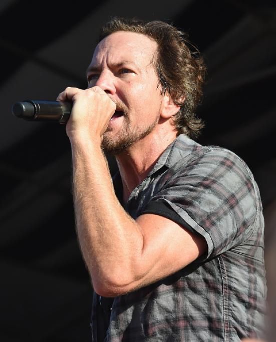 1461744520963jpg--eddie_vedder__leader_dei_pearl_jam