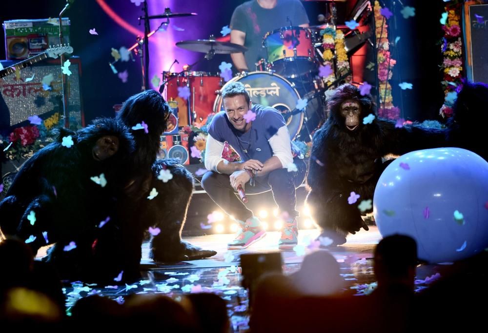 I Coldplay interrompono il loro show. Per un motivo romantico…