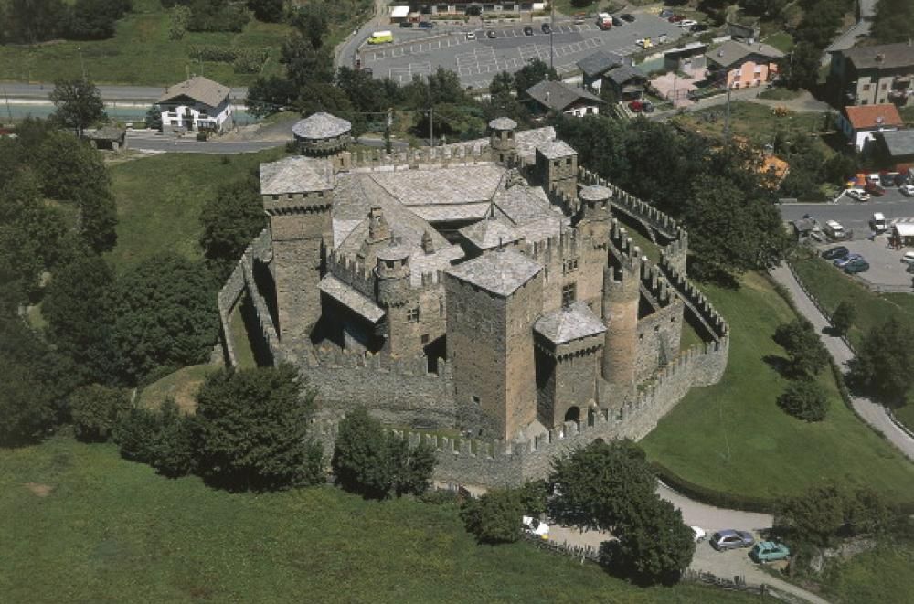 1477319442671jpg--il_castello_di_feni_ad_aosta
