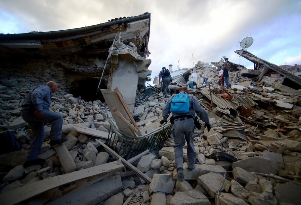 Le prime immagini dai luoghi colpiti dal Terremoto