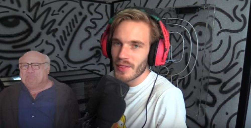 1481884348079png--vlogger_