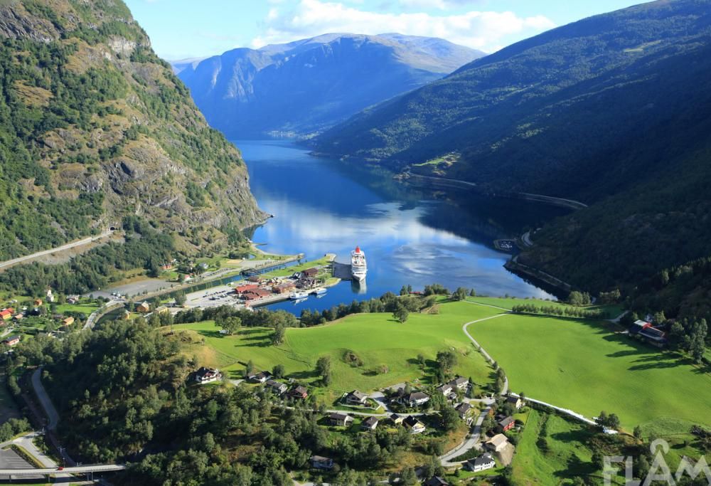 Il villaggio norvegese che è un vero paradiso naturale: le foto